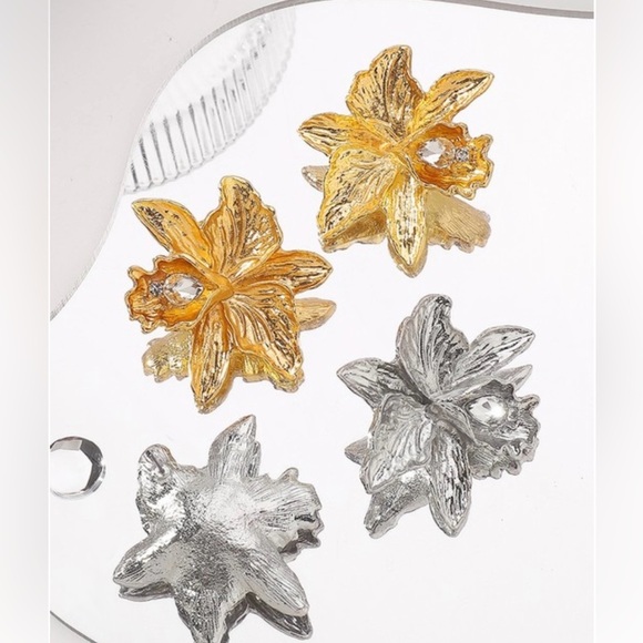 Gold Floral Earrings - Picture 5 of 8